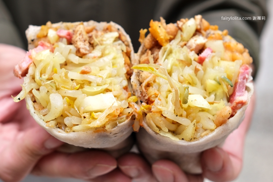 原粹9號現做潤餅。嗜辣控注意！55元超巨潤餅雙辣登場，8種餡料爽度爆表！ @蹦啾♥謝蘿莉 La vie heureuse