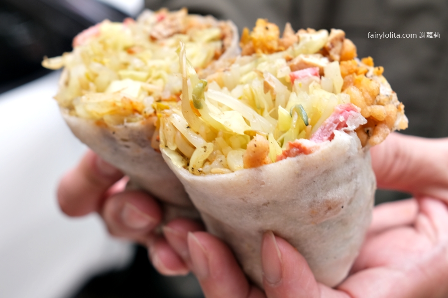 原粹9號現做潤餅。嗜辣控注意！55元超巨潤餅雙辣登場，8種餡料爽度爆表！ @蹦啾♥謝蘿莉 La vie heureuse