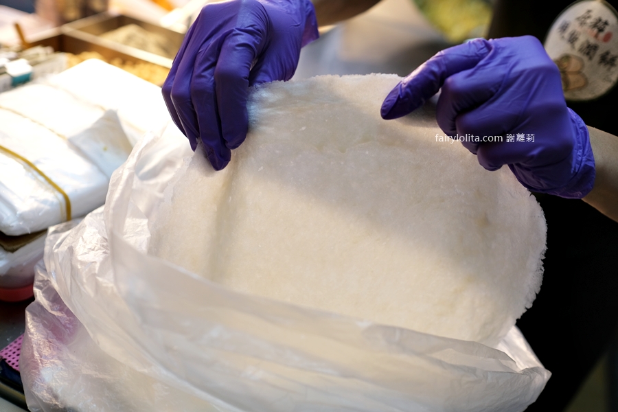 原粹9號現做潤餅。嗜辣控注意！55元超巨潤餅雙辣登場，8種餡料爽度爆表！ @蹦啾♥謝蘿莉 La vie heureuse