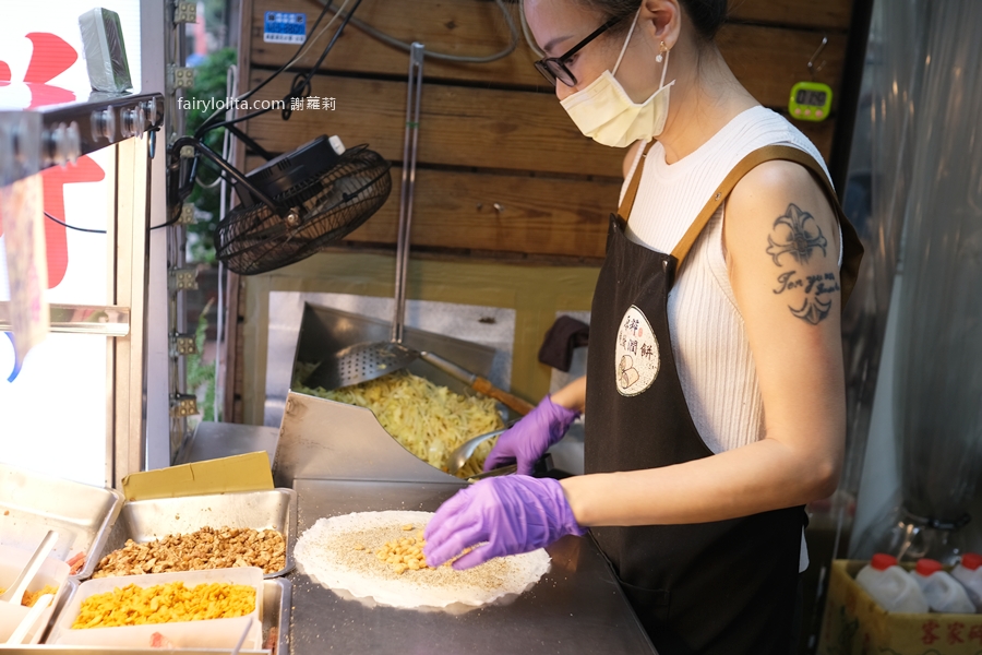 原粹9號現做潤餅。嗜辣控注意！55元超巨潤餅雙辣登場，8種餡料爽度爆表！ @蹦啾♥謝蘿莉 La vie heureuse