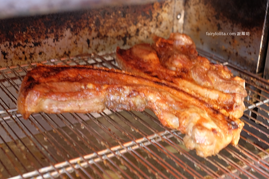 惠發便當。滿到蓋不起來！烤鴨便當100元起、每天狂售幾百顆！ @蹦啾♥謝蘿莉 La vie heureuse