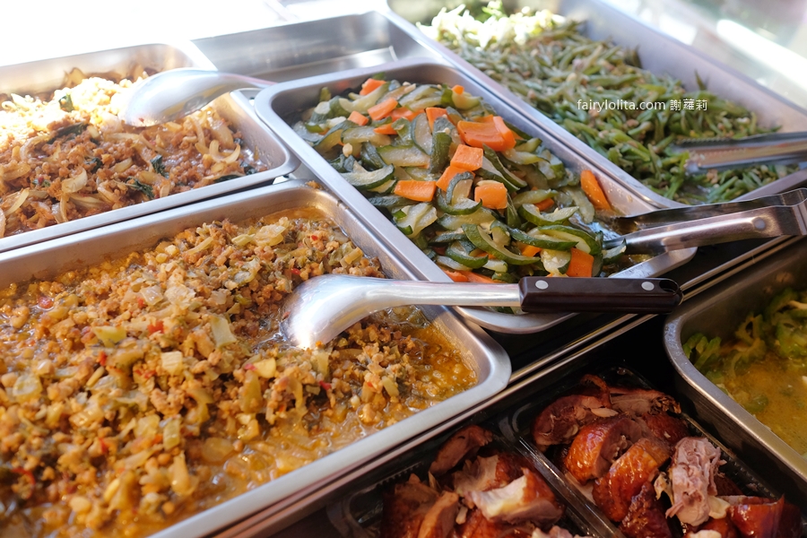 惠發便當。滿到蓋不起來！烤鴨便當100元起、每天狂售幾百顆！ @蹦啾♥謝蘿莉 La vie heureuse