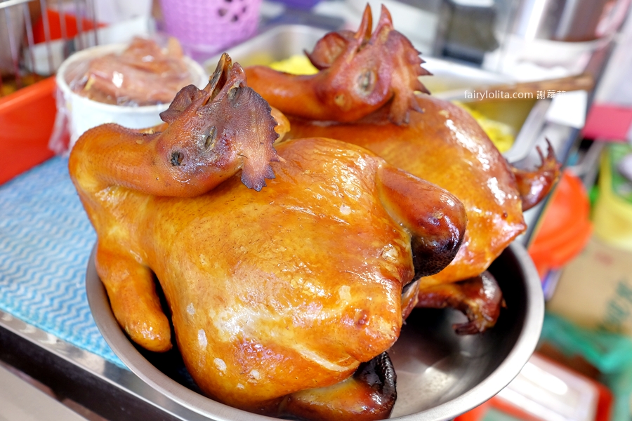 惠發便當。滿到蓋不起來！烤鴨便當100元起、每天狂售幾百顆！ @蹦啾♥謝蘿莉 La vie heureuse