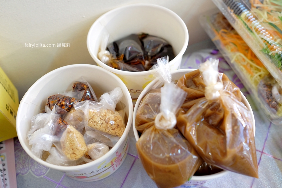 惠發便當。滿到蓋不起來！烤鴨便當100元起、每天狂售幾百顆！ @蹦啾♥謝蘿莉 La vie heureuse