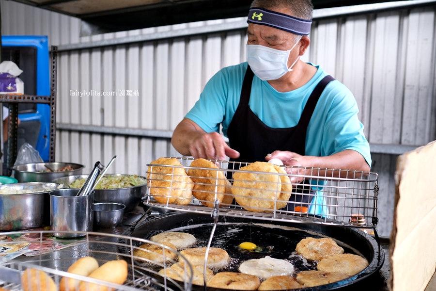 發財車餡餅。新竹最難買餡餅?隱藏版超低調鐵皮屋只賣 4 小時,咬下去竟然直接爆汁! 發財車餡餅。新竹最難買餡餅?隱藏版超低調鐵皮屋只賣 4 小時,咬下去竟然直接爆汁!