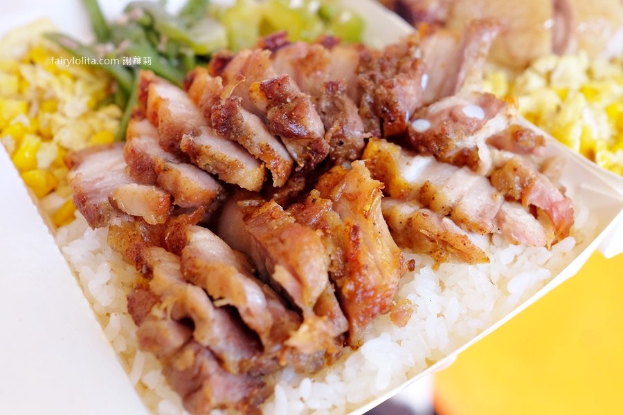 惠發便當。滿到蓋不起來！烤鴨便當100元起、每天狂售幾百顆！ @蹦啾♥謝蘿莉 La vie heureuse