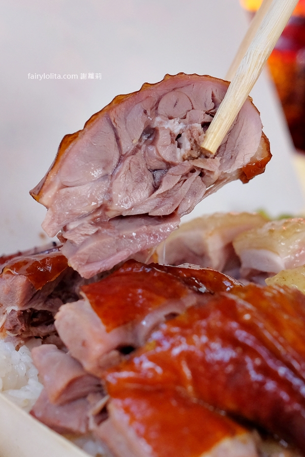 惠發便當。滿到蓋不起來！烤鴨便當100元起、每天狂售幾百顆！ @蹦啾♥謝蘿莉 La vie heureuse