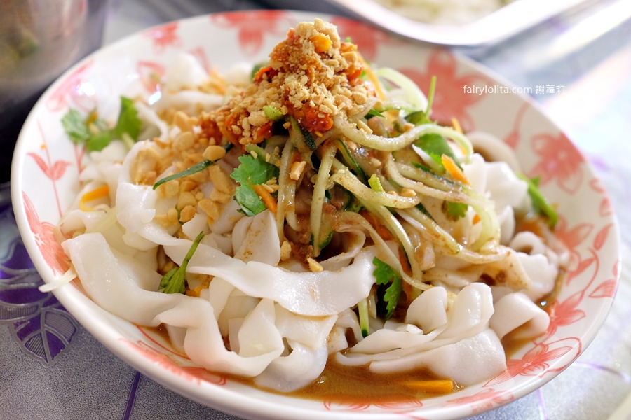 惠發便當。滿到蓋不起來！烤鴨便當100元起、每天狂售幾百顆！ @蹦啾♥謝蘿莉 La vie heureuse