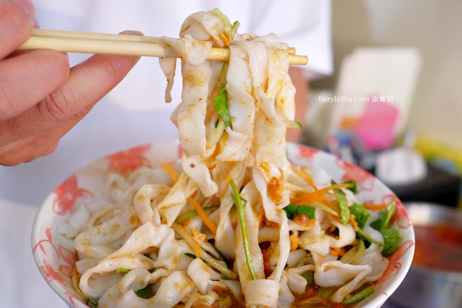 惠發便當。滿到蓋不起來！烤鴨便當100元起、每天狂售幾百顆！ @蹦啾♥謝蘿莉 La vie heureuse