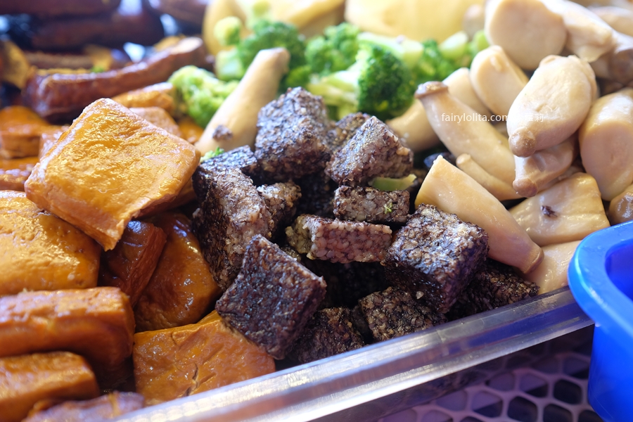 追蕾醬香黑鴨(中壢火車站)。吃過一次回不去!真的狂爽~四川滷味一口下去直接上癮! @蹦啾♥謝蘿莉 La vie heureuse 追蕾醬香黑鴨(中壢火車站)。吃過一次回不去!真的狂爽~四川滷味一口下去直接上癮! @蹦啾♥謝蘿莉 La vie heureuse