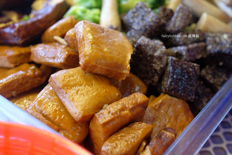 追蕾醬香黑鴨(中壢火車站)。吃過一次回不去!真的狂爽~四川滷味一口下去直接上癮! @蹦啾♥謝蘿莉 La vie heureuse 追蕾醬香黑鴨(中壢火車站)。吃過一次回不去!真的狂爽~四川滷味一口下去直接上癮! @蹦啾♥謝蘿莉 La vie heureuse