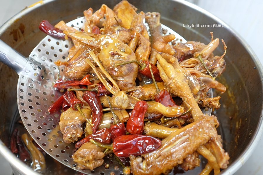 追蕾醬香黑鴨(中壢火車站)。吃過一次回不去!真的狂爽~四川滷味一口下去直接上癮! 追蕾醬香黑鴨(中壢火車站)。吃過一次回不去!真的狂爽~四川滷味一口下去直接上癮!