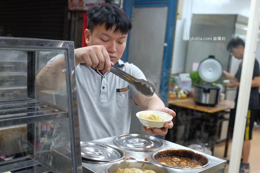 阿發燉湯。網友暴動！巨無霸大雞腿雞湯80元，10+湯頭多到選不完！ @蹦啾♥謝蘿莉 La vie heureuse