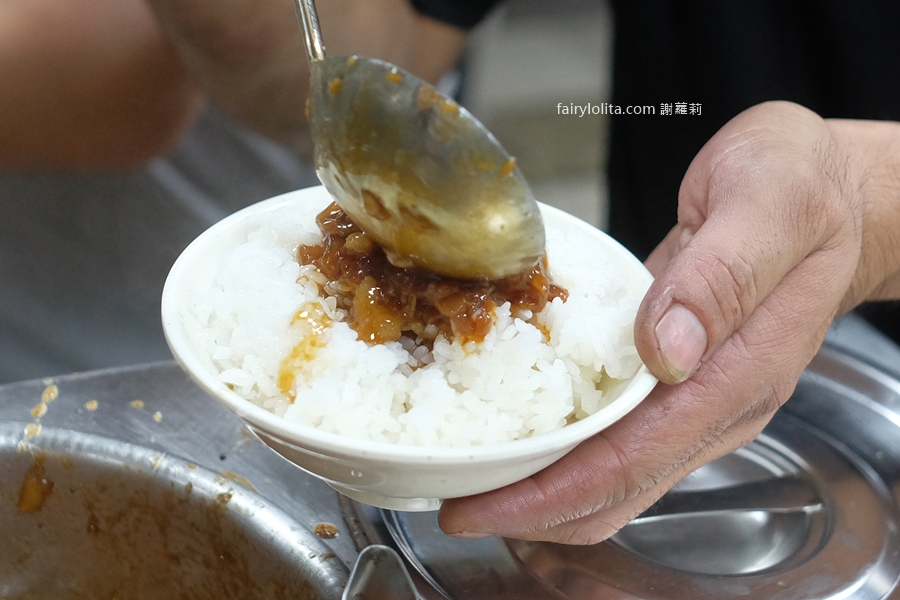 阿發燉湯。網友暴動！巨無霸大雞腿雞湯80元，10+湯頭多到選不完！ @蹦啾♥謝蘿莉 La vie heureuse