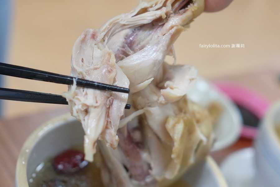 阿發燉湯。網友暴動！巨無霸大雞腿雞湯80元，10+湯頭多到選不完！ @蹦啾♥謝蘿莉 La vie heureuse