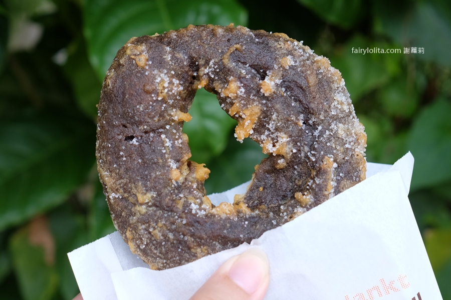 大友鮮乳甜甜圈。彩色控暴動！5 種顏值爆表的繽紛脆皮甜甜圈一次開箱！ @蹦啾&hearts;謝蘿莉 La vie heureuse