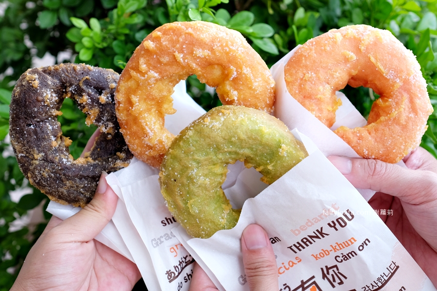 大友鮮乳甜甜圈。彩色控暴動！5 種顏值爆表的繽紛脆皮甜甜圈一次開箱！ @蹦啾&hearts;謝蘿莉 La vie heureuse