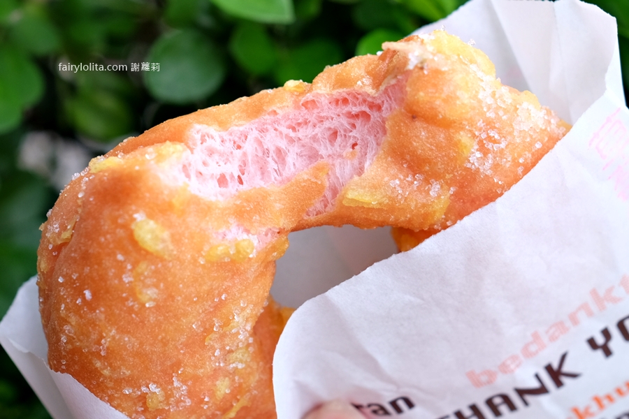 大友鮮乳甜甜圈。彩色控暴動！5 種顏值爆表的繽紛脆皮甜甜圈一次開箱！ @蹦啾&hearts;謝蘿莉 La vie heureuse