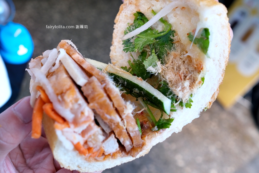 阿鸞手工法國麵包。滿滿酥香、爆餡蓋不住！這家越南麵包真的有夠狂！ @蹦啾♥謝蘿莉 La vie heureuse