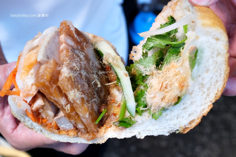 阿鸞手工法國麵包。滿滿酥香、爆餡蓋不住！這家越南麵包真的有夠狂！ @蹦啾♥謝蘿莉 La vie heureuse