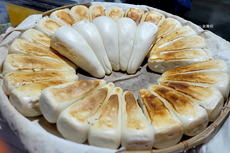 忠貞秦記山東饅頭店。在地人都不想透露的祕密：40 年隱藏版羊角饅頭必吃！