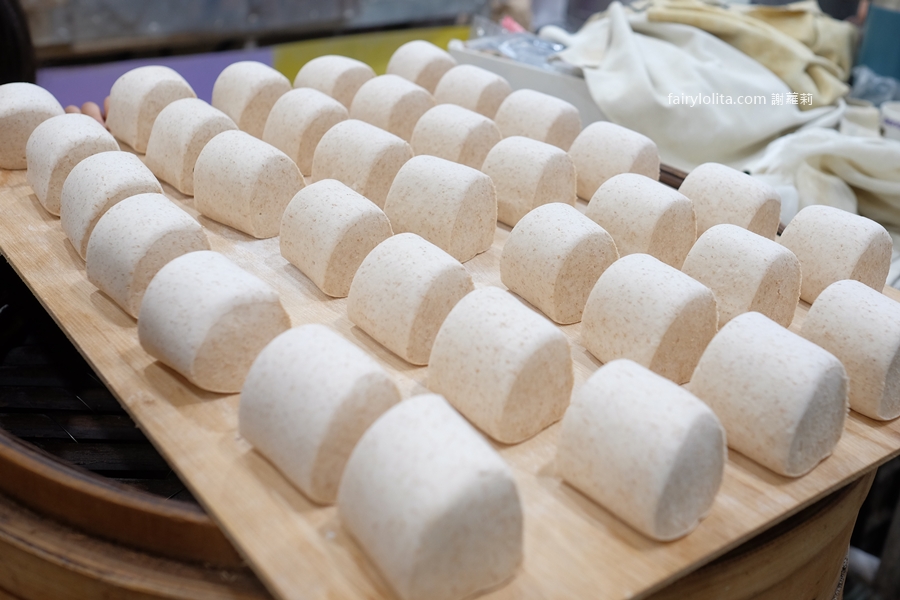 忠貞秦記山東饅頭店。在地人都不想透露的祕密：40 年隱藏版羊角饅頭必吃！ @蹦啾♥謝蘿莉 La vie heureuse