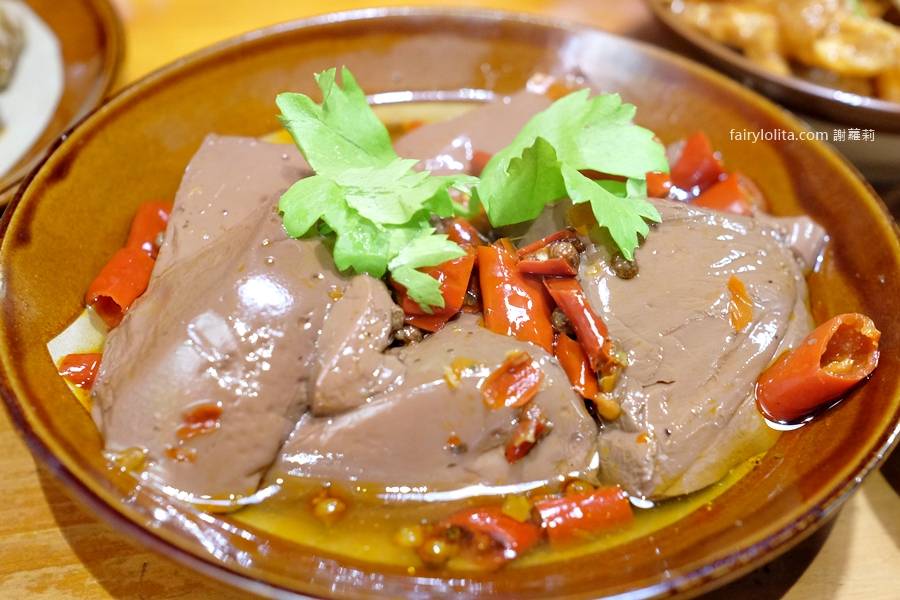 彭富貴雞湯米粉。這鍋湯真的神！50隻土雞熬出奶白奇蹟，現場人潮大失控！ @蹦啾♥謝蘿莉 La vie heureuse