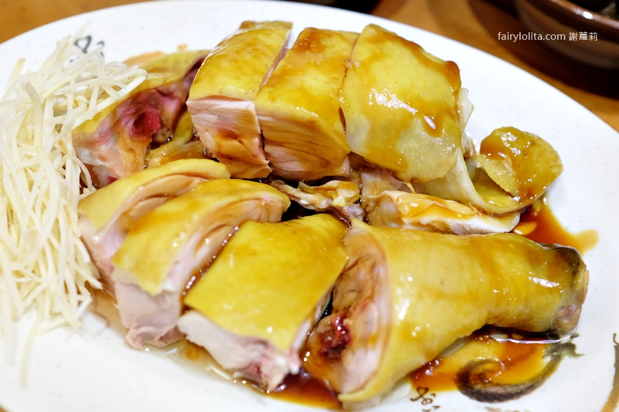 彭富貴雞湯米粉。這鍋湯真的神！50隻土雞熬出奶白奇蹟，現場人潮大失控！ @蹦啾♥謝蘿莉 La vie heureuse