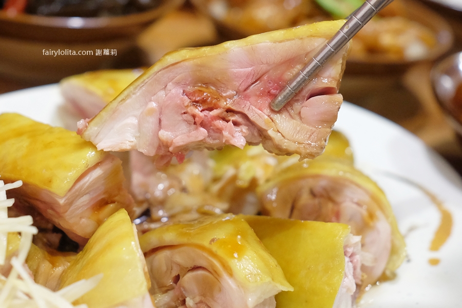 彭富貴雞湯米粉。這鍋湯真的神！50隻土雞熬出奶白奇蹟，現場人潮大失控！ @蹦啾♥謝蘿莉 La vie heureuse