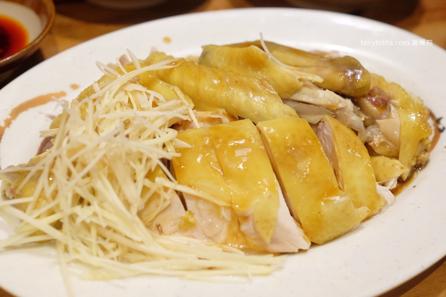 彭富貴雞湯米粉。這鍋湯真的神！50隻土雞熬出奶白奇蹟，現場人潮大失控！ @蹦啾♥謝蘿莉 La vie heureuse