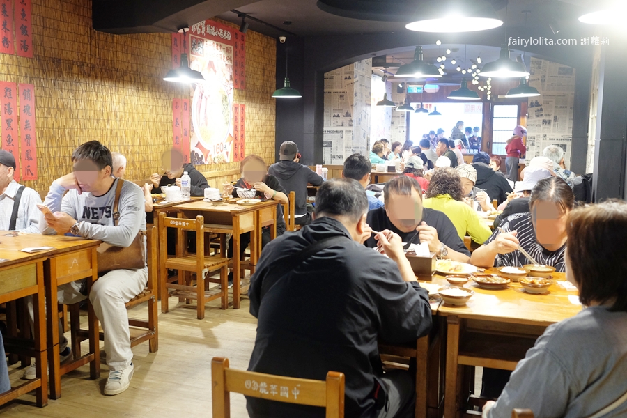 彭富貴雞湯米粉。這鍋湯真的神！50隻土雞熬出奶白奇蹟，現場人潮大失控！ @蹦啾♥謝蘿莉 La vie heureuse