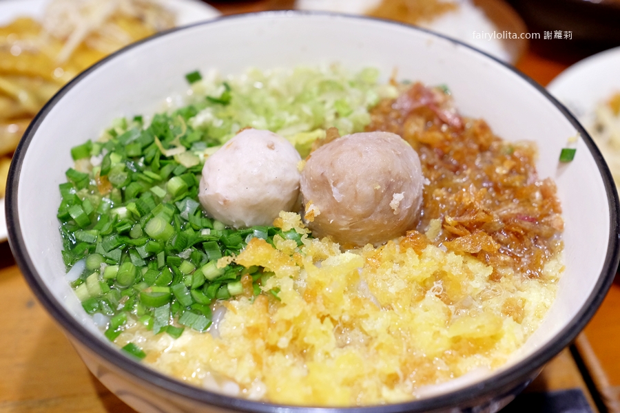 彭富貴雞湯米粉。這鍋湯真的神！50隻土雞熬出奶白奇蹟，現場人潮大失控！ @蹦啾♥謝蘿莉 La vie heureuse