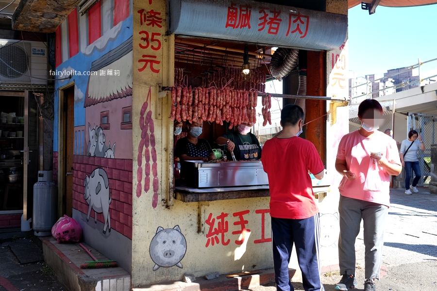 三峽長福橋下香腸。太誇張!不起眼的鐵皮屋炭烤香腸竟然這麼猛! @蹦啾♥謝蘿莉 La vie heureuse 三峽長福橋下香腸。太誇張!不起眼的鐵皮屋炭烤香腸竟然這麼猛! @蹦啾♥謝蘿莉 La vie heureuse