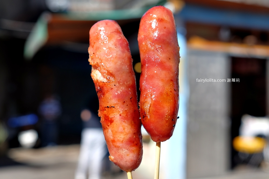 三峽長福橋下香腸。太誇張!不起眼的鐵皮屋炭烤香腸竟然這麼猛! @蹦啾♥謝蘿莉 La vie heureuse 三峽長福橋下香腸。太誇張!不起眼的鐵皮屋炭烤香腸竟然這麼猛! @蹦啾♥謝蘿莉 La vie heureuse