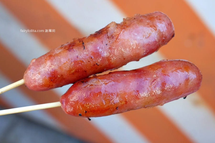 三峽長福橋下香腸。太誇張！不起眼的鐵皮屋炭烤香腸竟然這麼猛！ @蹦啾♥謝蘿莉 La vie heureuse