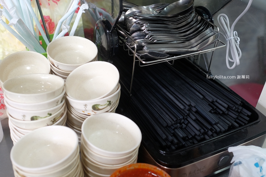 台南牛饕溫體牛肉湯 桃園店。太扯了吧？！桃園竟然也吃得到台南直送溫體牛肉，開店1分鐘直接爆滿！ @蹦啾&hearts;謝蘿莉 La vie heureuse