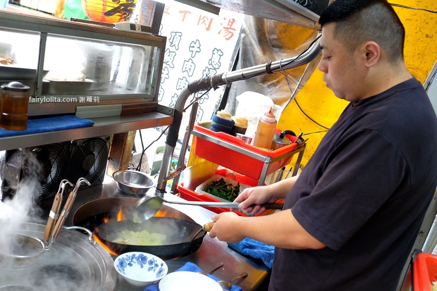 台南牛饕溫體牛肉湯 桃園店。太扯了吧？！桃園竟然也吃得到台南直送溫體牛肉，開店1分鐘直接爆滿！ @蹦啾&hearts;謝蘿莉 La vie heureuse