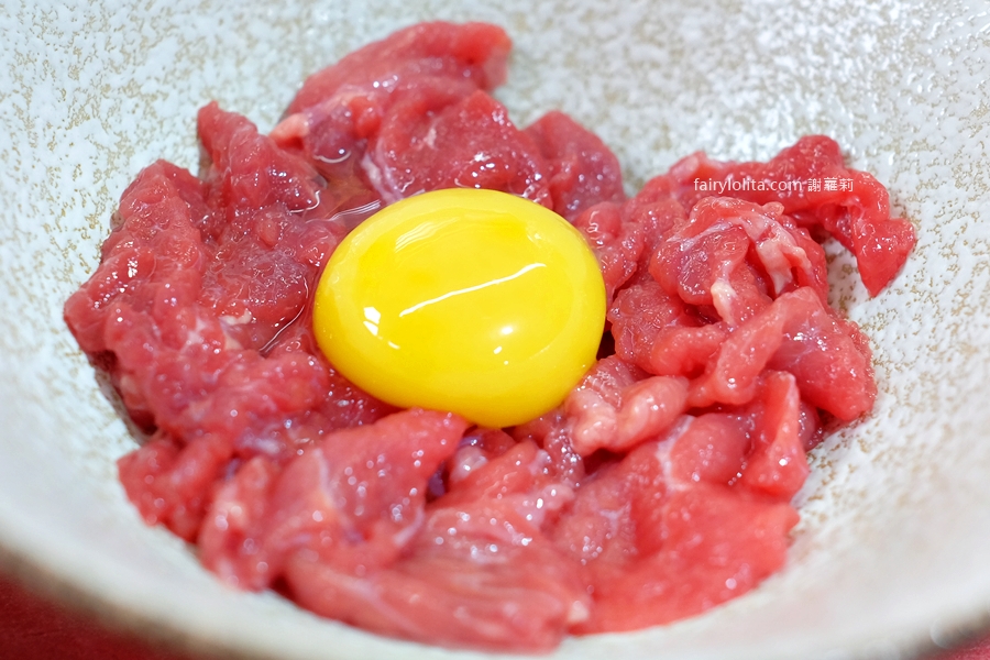 台南牛饕溫體牛肉湯 桃園店。太扯了吧？！桃園竟然也吃得到台南直送溫體牛肉，開店1分鐘直接爆滿！ @蹦啾&hearts;謝蘿莉 La vie heureuse