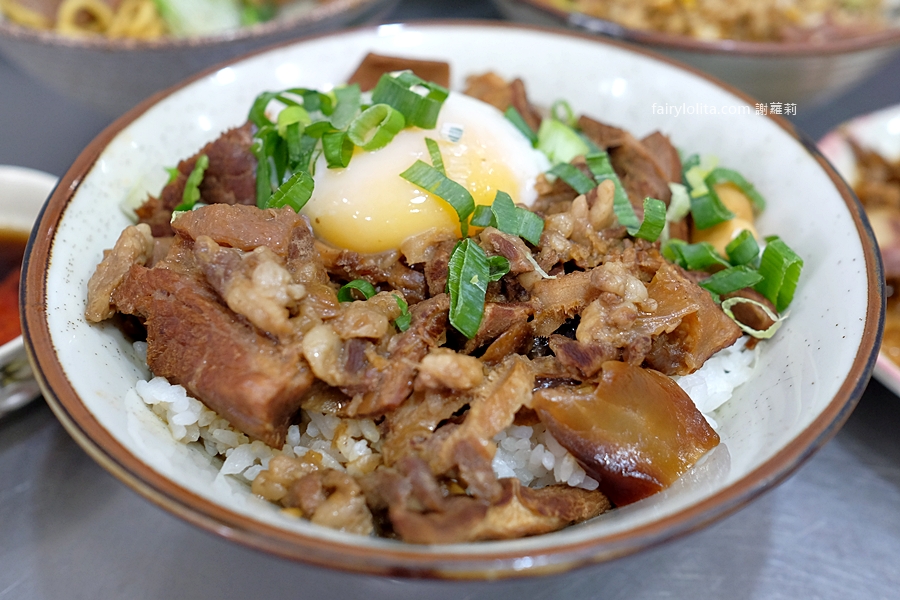 台南牛饕溫體牛肉湯 桃園店。太扯了吧？！桃園竟然也吃得到台南直送溫體牛肉，開店1分鐘直接爆滿！ @蹦啾&hearts;謝蘿莉 La vie heureuse