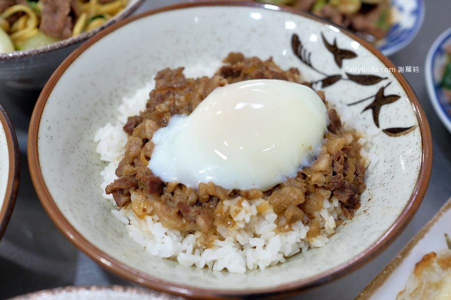 台南牛饕溫體牛肉湯 桃園店。太扯了吧？！桃園竟然也吃得到台南直送溫體牛肉，開店1分鐘直接爆滿！ @蹦啾&hearts;謝蘿莉 La vie heureuse
