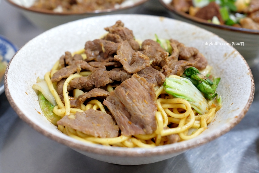 台南牛饕溫體牛肉湯 桃園店。太扯了吧？！桃園竟然也吃得到台南直送溫體牛肉，開店1分鐘直接爆滿！ @蹦啾&hearts;謝蘿莉 La vie heureuse