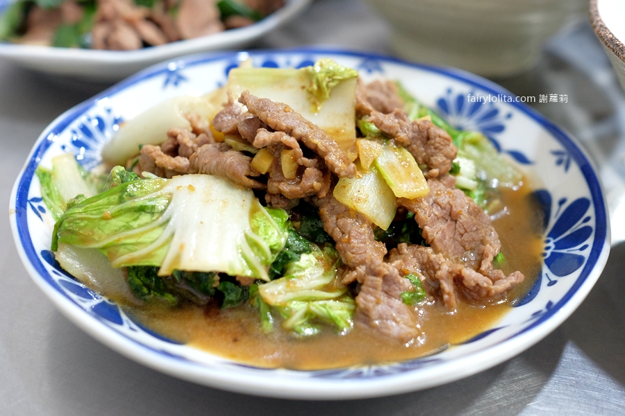 台南牛饕溫體牛肉湯 桃園店。太扯了吧？！桃園竟然也吃得到台南直送溫體牛肉，開店1分鐘直接爆滿！ @蹦啾&hearts;謝蘿莉 La vie heureuse