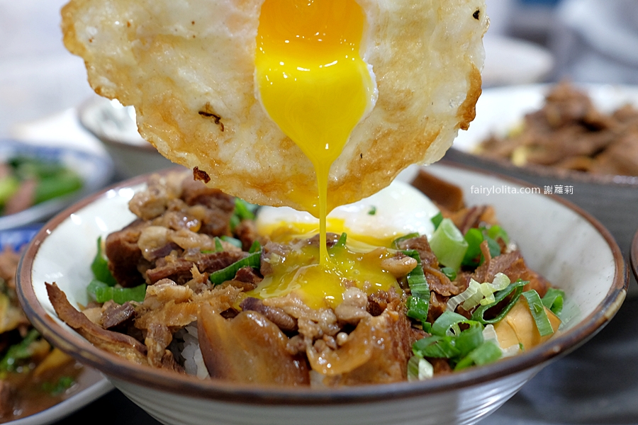 台南牛饕溫體牛肉湯 桃園店。太扯了吧？！桃園竟然也吃得到台南直送溫體牛肉，開店1分鐘直接爆滿！ @蹦啾&hearts;謝蘿莉 La vie heureuse