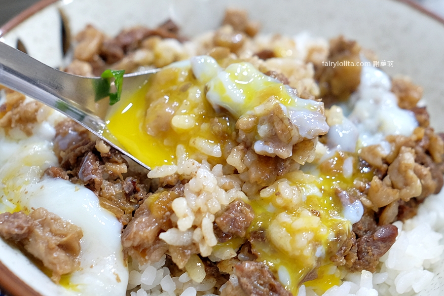 台南牛饕溫體牛肉湯 桃園店。太扯了吧？！桃園竟然也吃得到台南直送溫體牛肉，開店1分鐘直接爆滿！ @蹦啾&hearts;謝蘿莉 La vie heureuse