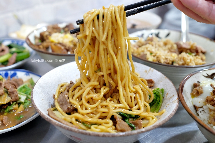 台南牛饕溫體牛肉湯 桃園店。太扯了吧？！桃園竟然也吃得到台南直送溫體牛肉，開店1分鐘直接爆滿！ @蹦啾&hearts;謝蘿莉 La vie heureuse