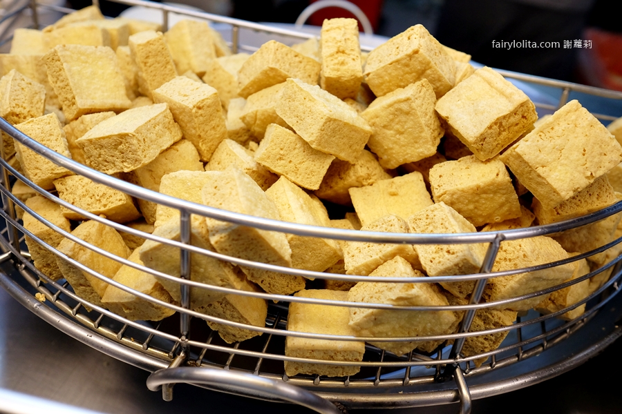 脆皮臭大王。一咬直接爆汁!夜市角落躲神祕臭豆腐,夜晚才出沒! 脆皮臭大王。一咬直接爆汁!夜市角落躲神祕臭豆腐,夜晚才出沒!