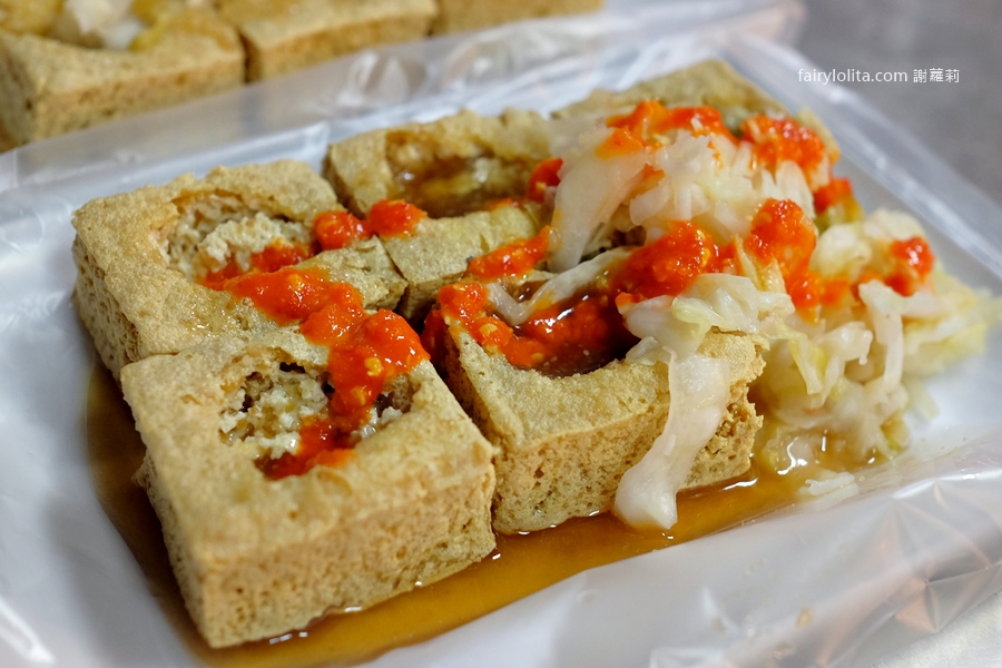 脆皮臭大王。一咬直接爆汁!夜市角落躲神祕臭豆腐,夜晚才出沒! @蹦啾♥謝蘿莉 La vie heureuse 脆皮臭大王。一咬直接爆汁!夜市角落躲神祕臭豆腐,夜晚才出沒! @蹦啾♥謝蘿莉 La vie heureuse