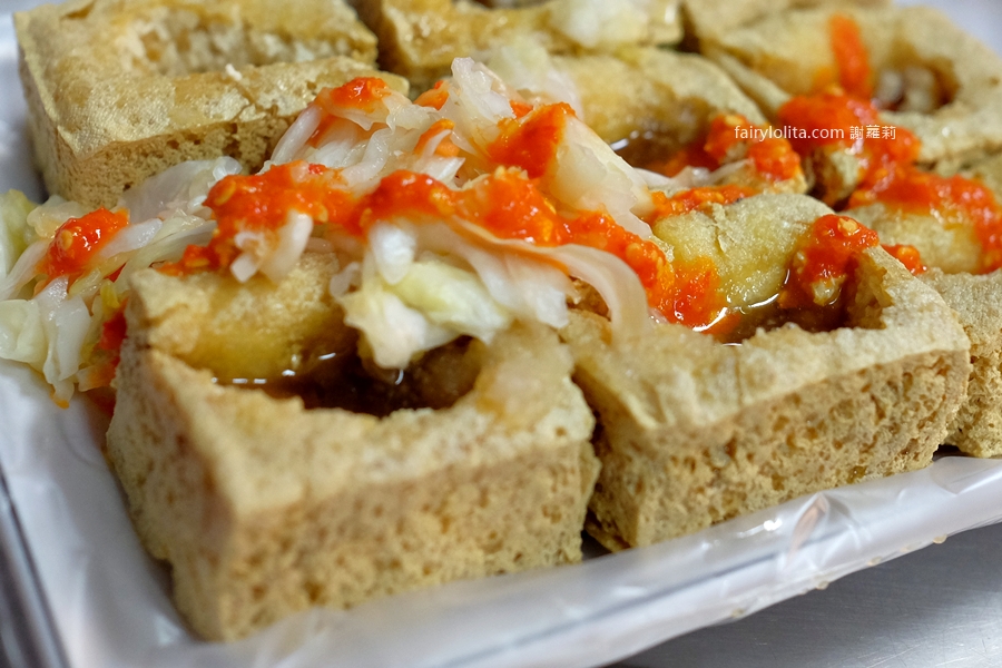 脆皮臭大王。一咬直接爆汁!夜市角落躲神祕臭豆腐,夜晚才出沒! @蹦啾♥謝蘿莉 La vie heureuse 脆皮臭大王。一咬直接爆汁!夜市角落躲神祕臭豆腐,夜晚才出沒! @蹦啾♥謝蘿莉 La vie heureuse