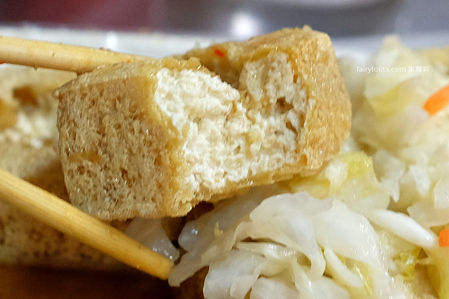 脆皮臭大王。一咬直接爆汁!夜市角落躲神祕臭豆腐,夜晚才出沒! @蹦啾♥謝蘿莉 La vie heureuse 脆皮臭大王。一咬直接爆汁!夜市角落躲神祕臭豆腐,夜晚才出沒! @蹦啾♥謝蘿莉 La vie heureuse