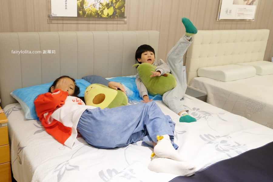 八鐘頭睡眠名床(新莊工廠)。90%的人挑床都看錯?工廠直營的真相全公開,這篇一定要看! @蹦啾♥謝蘿莉 La vie heureuse 八鐘頭睡眠名床(新莊工廠)。90%的人挑床都看錯?工廠直營的真相全公開,這篇一定要看! @蹦啾♥謝蘿莉 La vie heureuse